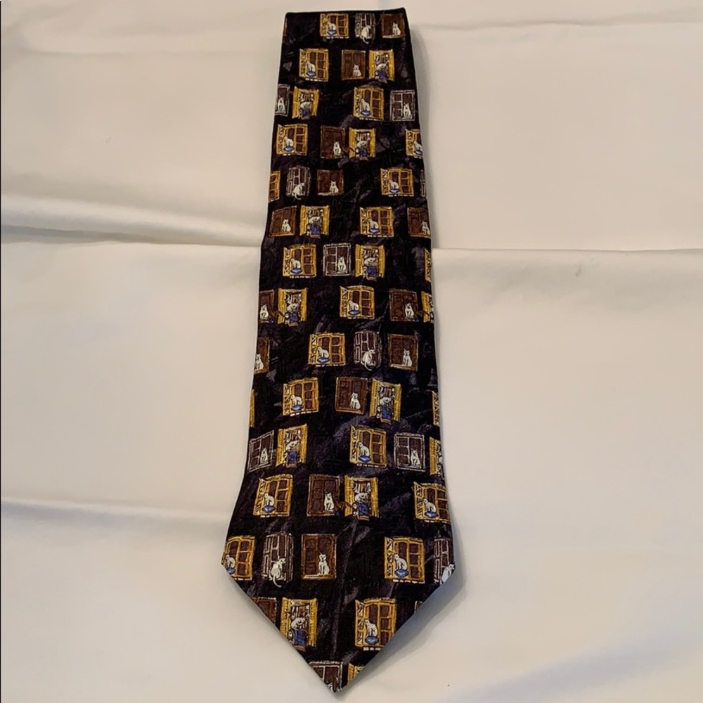 Ermenegildo zegna tie. Black/grey with small cats